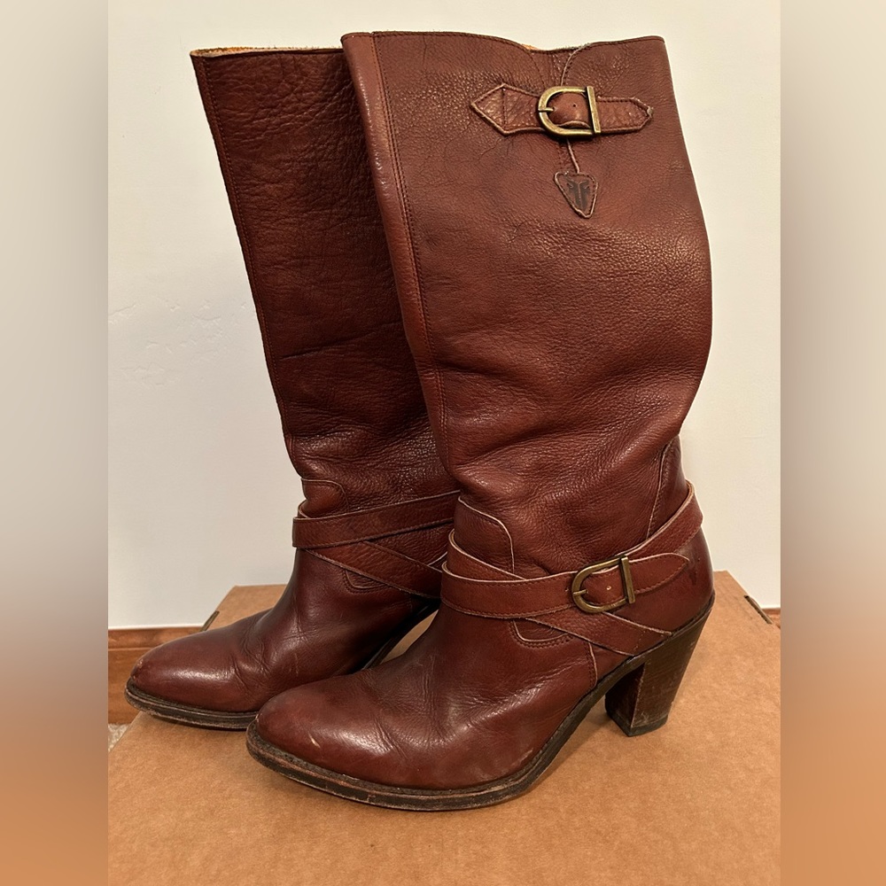 Frye Brown Leather Mustang Strap 77125 Pointed Toe Pull On Heeled Boots